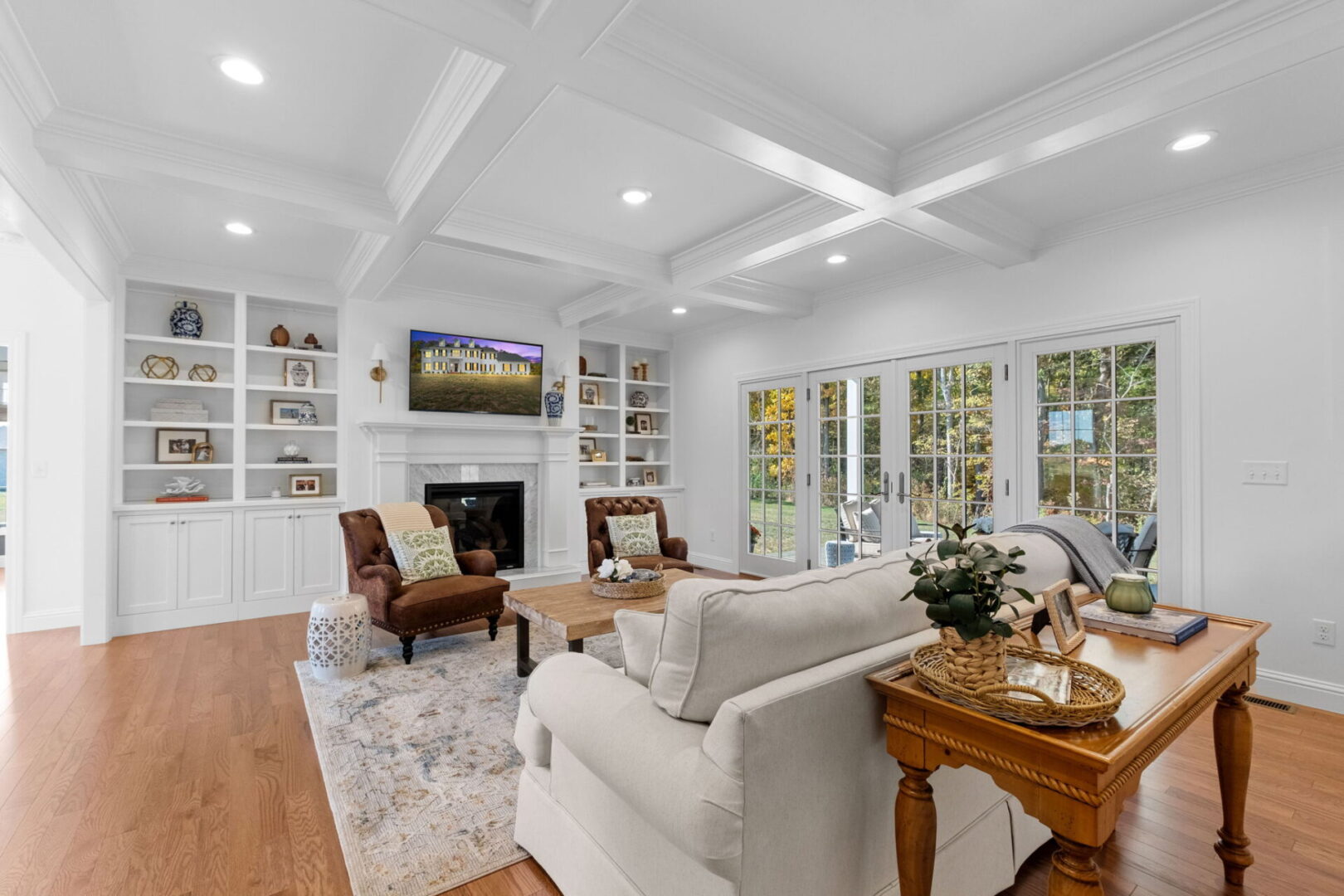 Luxury traditional colonial style great room