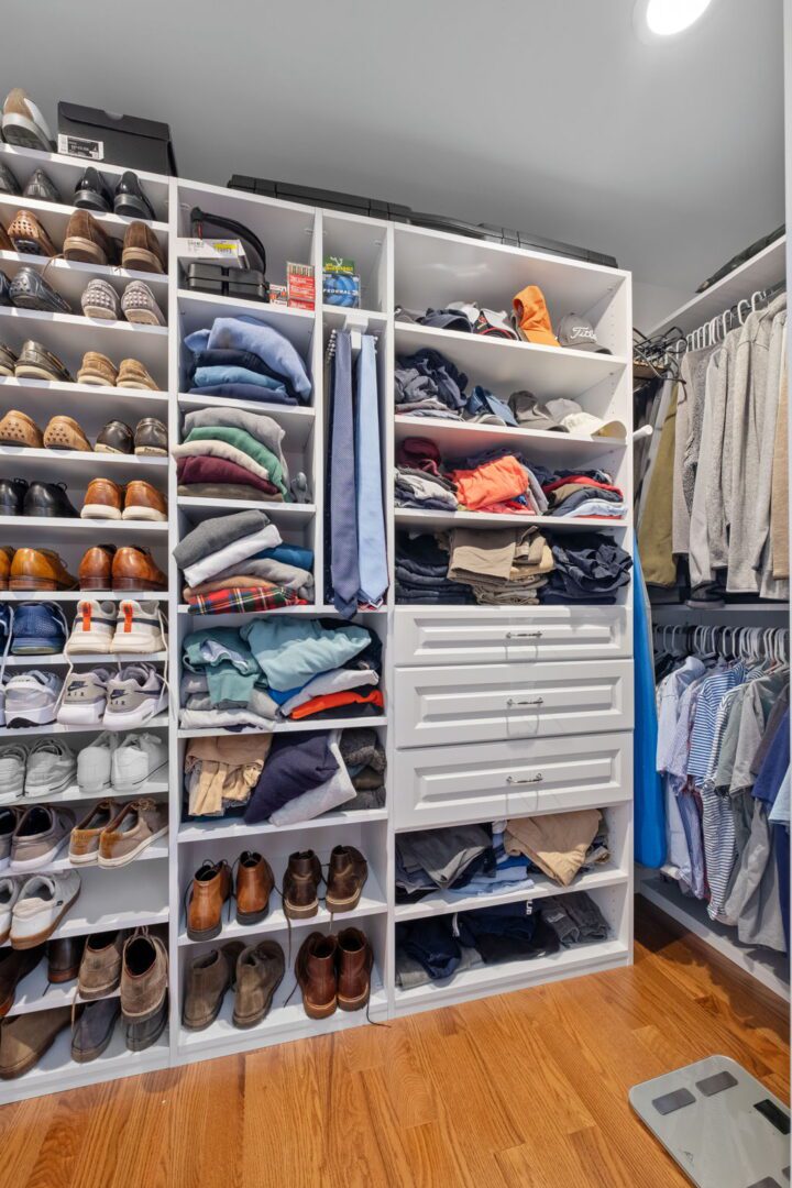 Custom closet by St. Louis Closet CO