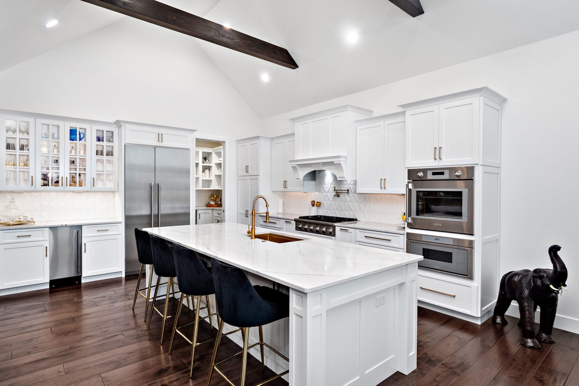 A modern kitchen featuring custom Shiloh cabinets.